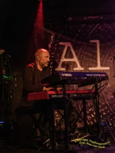 Toetsenist Jeroen van Alanis! - The Alanis Morissette Tribute Band