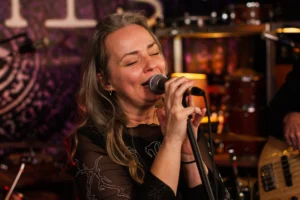 Alanis! - The Alanis Morissette Tribute Band - Anne van Buuren