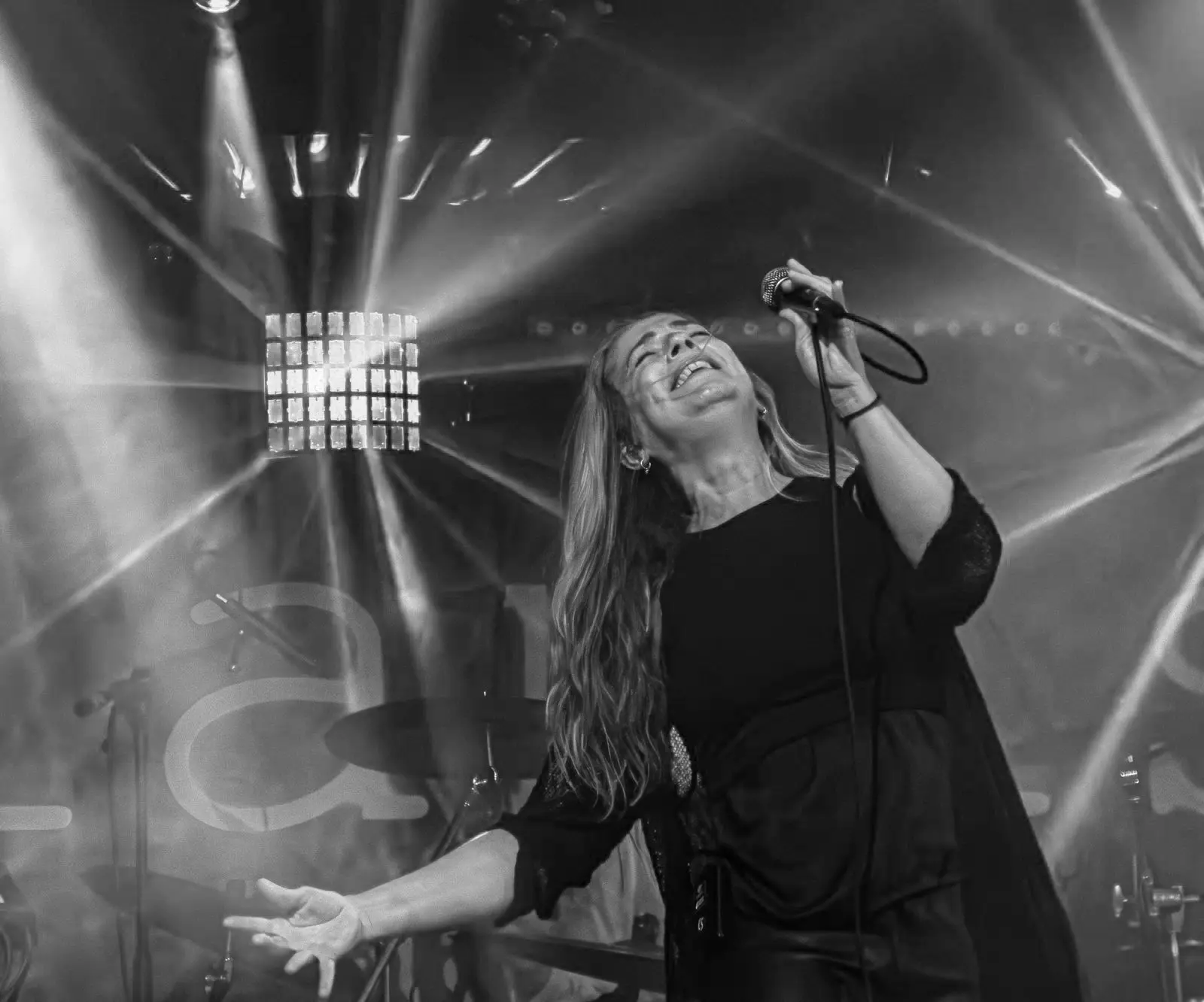 Anne van Alanis! - The Alanis Morissette Tribute Band